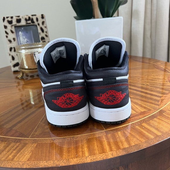 Air Jordan size W9 M7.5 - Picture 3 of 7